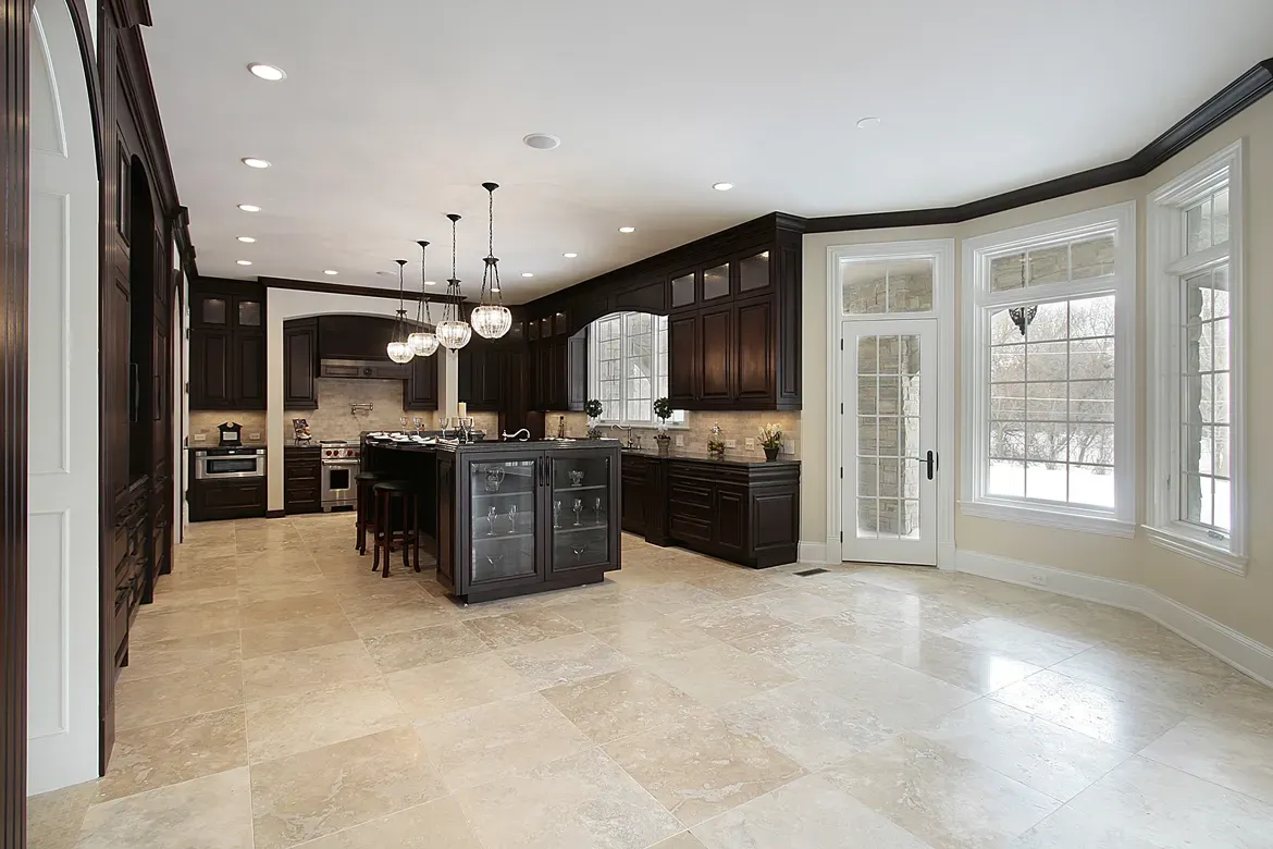 Plancher de céramique dans une cuisine haut de gamme